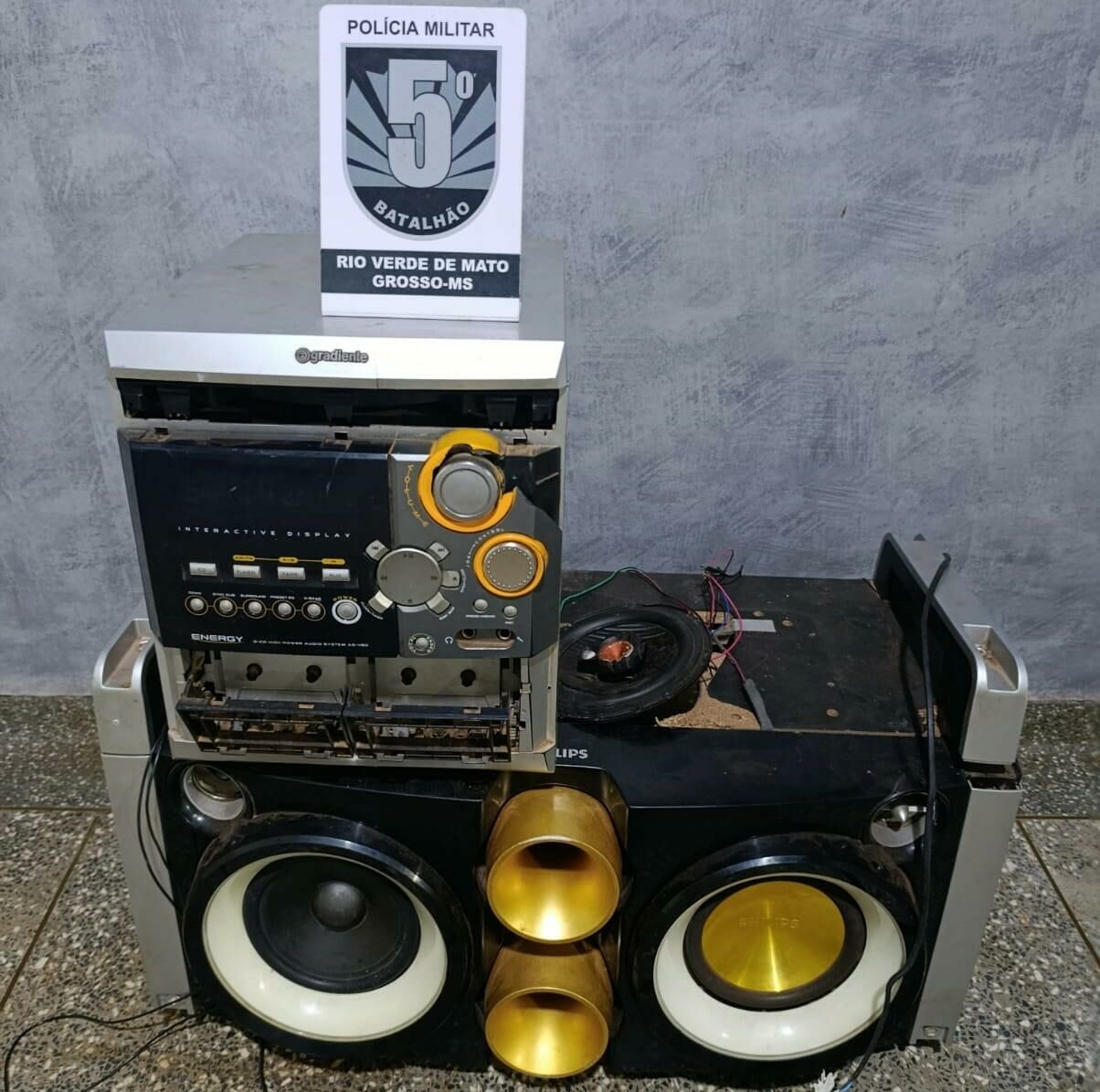 Imagem de compartilhamento para o artigo Homem é levado para delegacia após PM ir duas vezes em sua residência devido ao som alto em Rio Verde da MS Todo dia